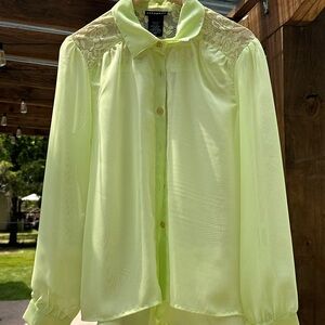 Metaphor Light Yellow Sheer & Lace Blouse Open Back Design Women’s Large NWT